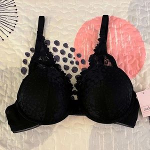 Black Lace Plunge Coverage Push-Up Bra. Size 34C